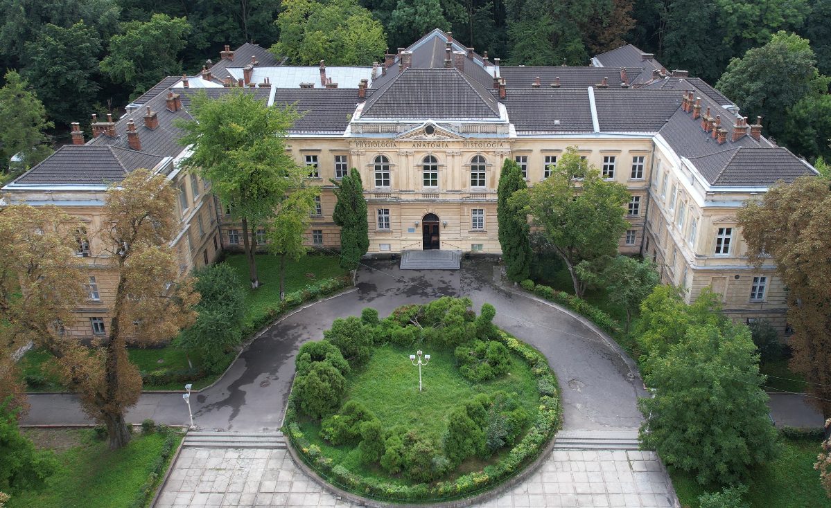 Danylo Halytsky Lviv National Medical University by Dariusz Lewera - (2).png